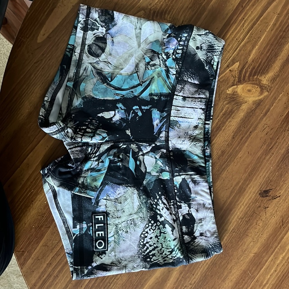 EUC FLEO Shorts - medium